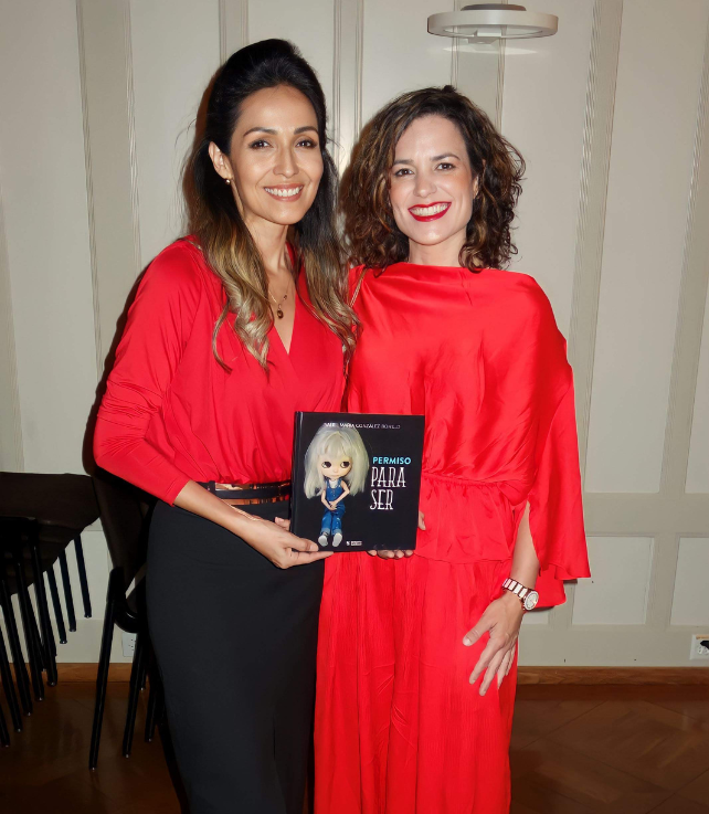 Isabel María Coach con Mónica Salinas